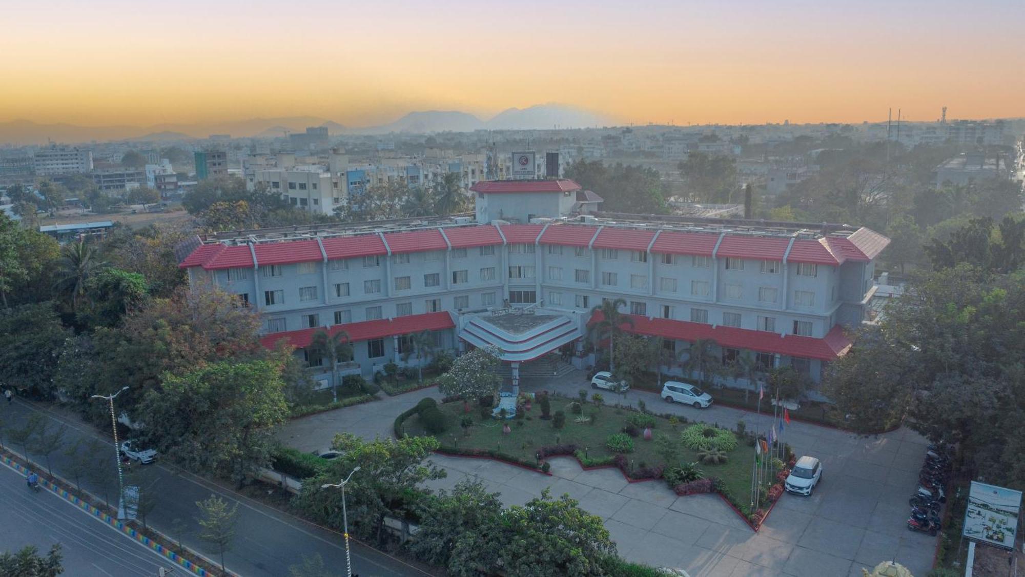 Ramee Guestline Tirupati Hotel Ngoại thất bức ảnh